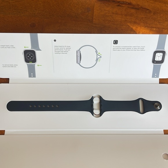 BRAND NEW - Apple Watch Sports Band - 41MM - size M/L - Picture 2 of 9